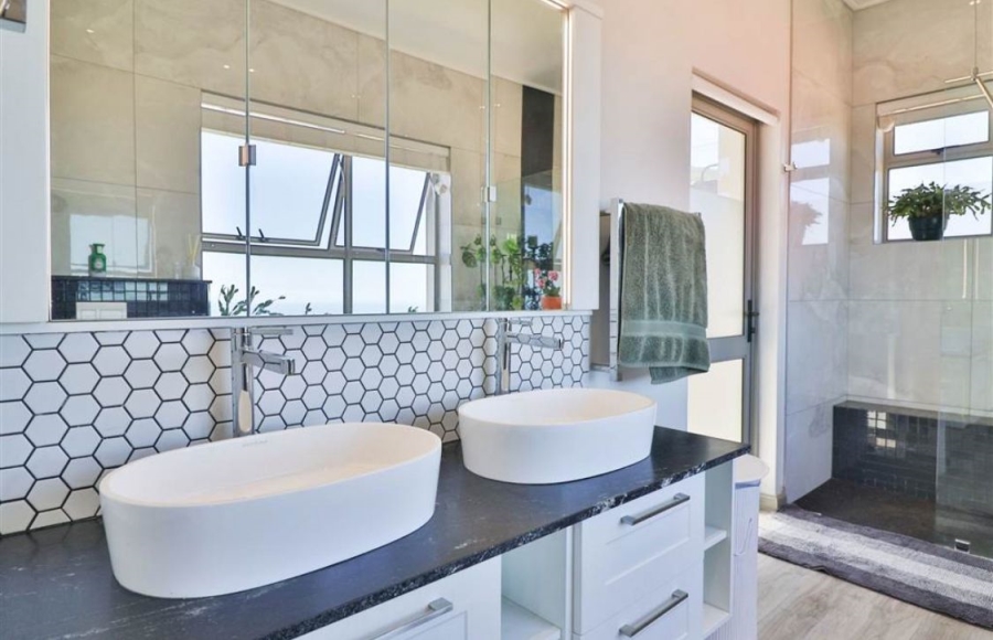 4 Bedroom Property for Sale in Onrus Western Cape